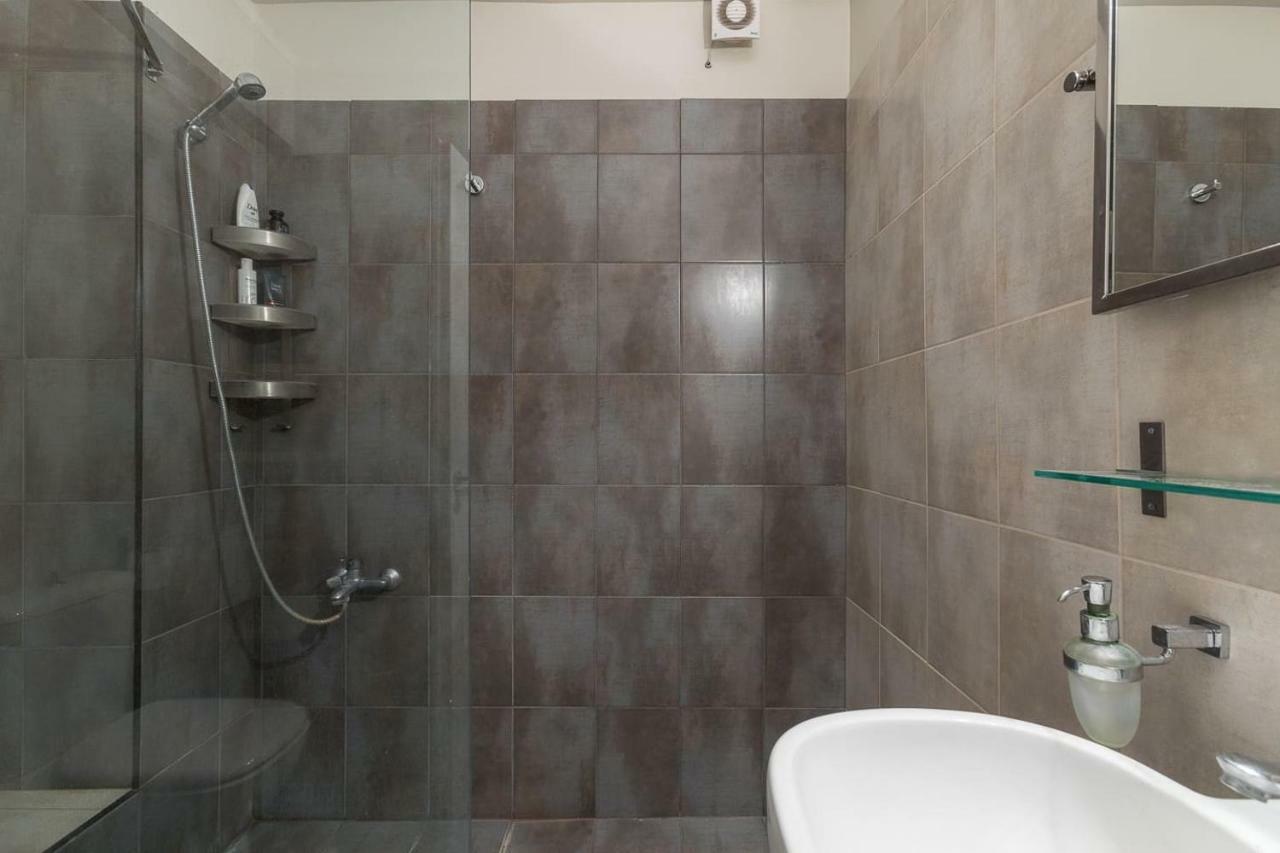 Spacious & Modern Flat In Heart Of Atenas Exterior foto